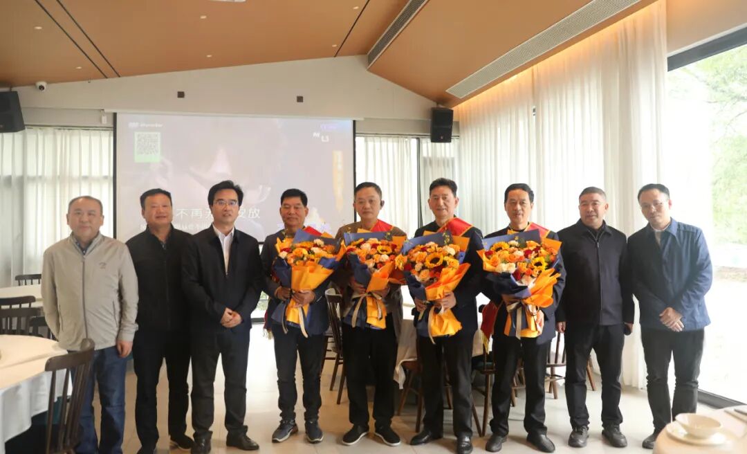 衡南縣紀委監委開展老幹部“黃花染雙鬢·重陽寄深情”活動